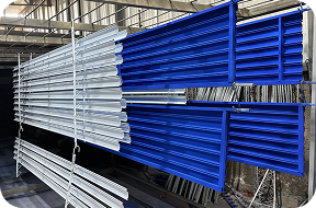 Peças galvanizadas e pintura eletrostática